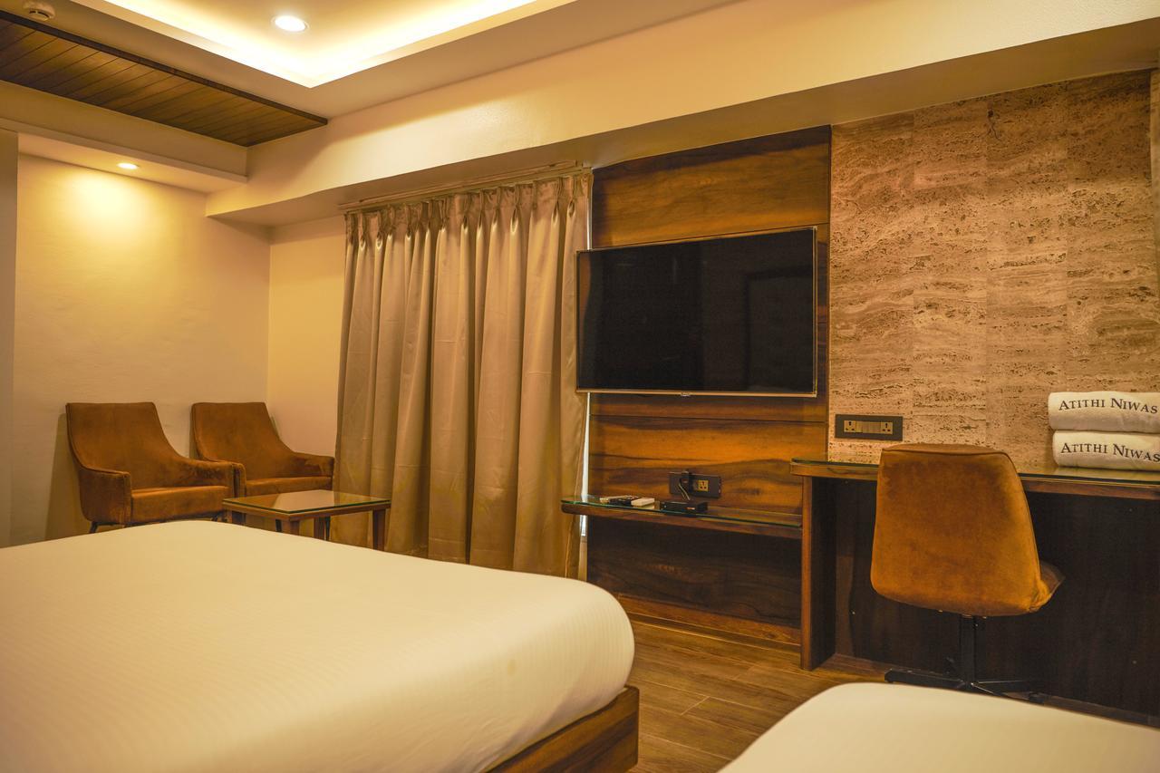 Hotel The Atithi Niwas Indore Exterior foto
